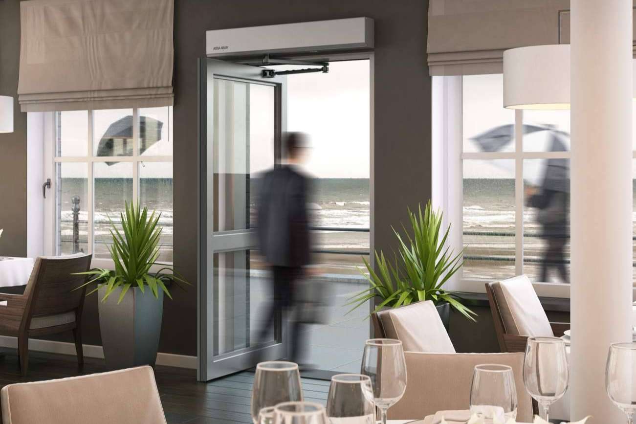 Automatización de puertas de comercios, la solución de ASSA ABLOY