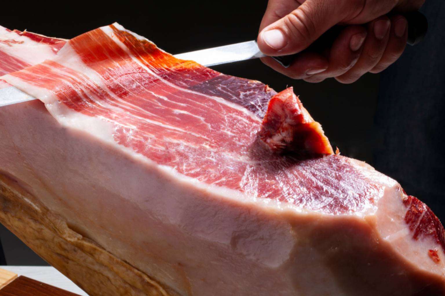 Bendita Extremadura ofrece una experiencia gastronómica única con sus jamones ibéricos