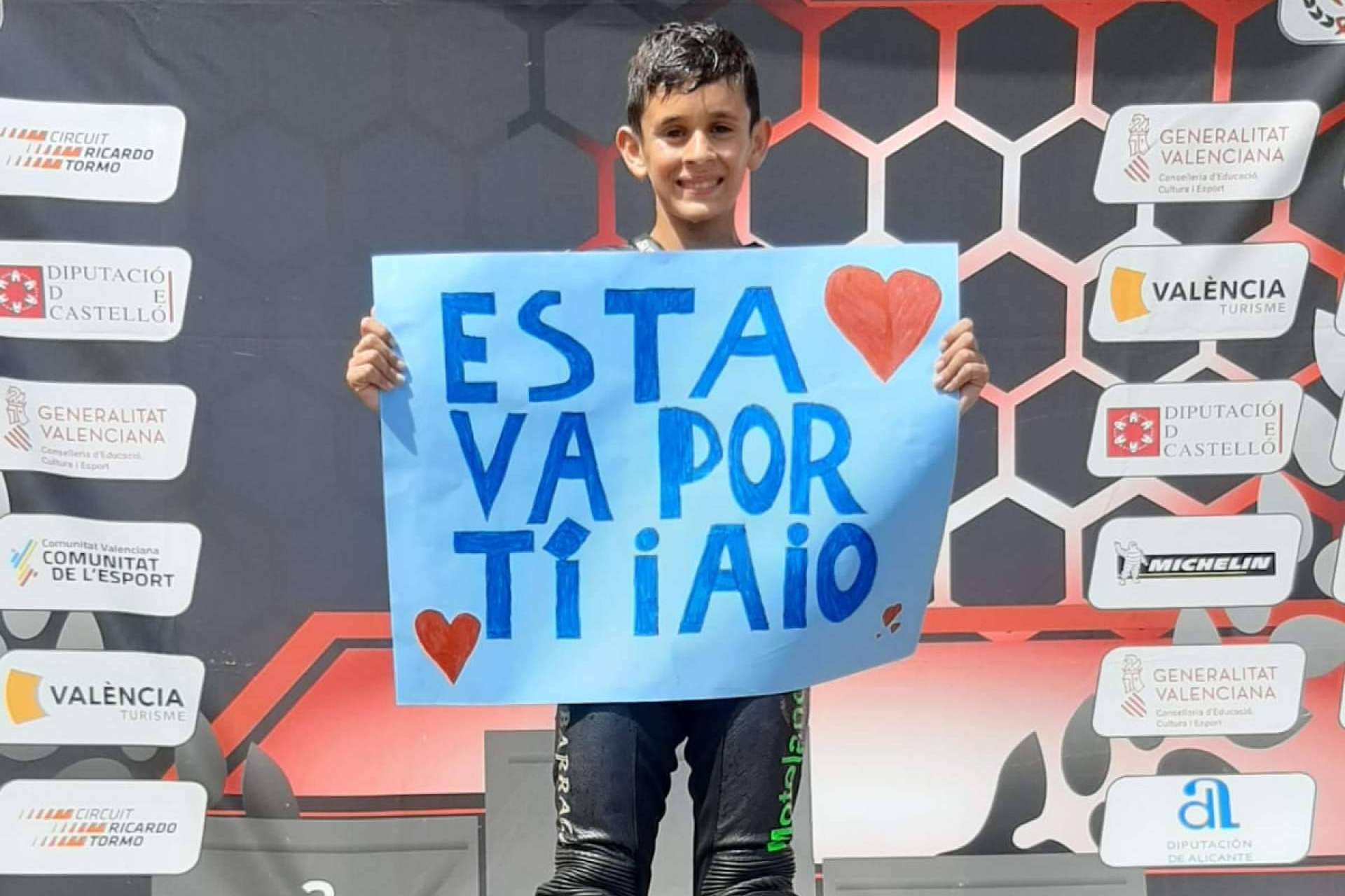 El piloto Marc Moñinos Esteve va por el momento liderando el campeonato Minimotard 85cc de la Comunidad Valenciana y está patrocinado por Élite Capilar