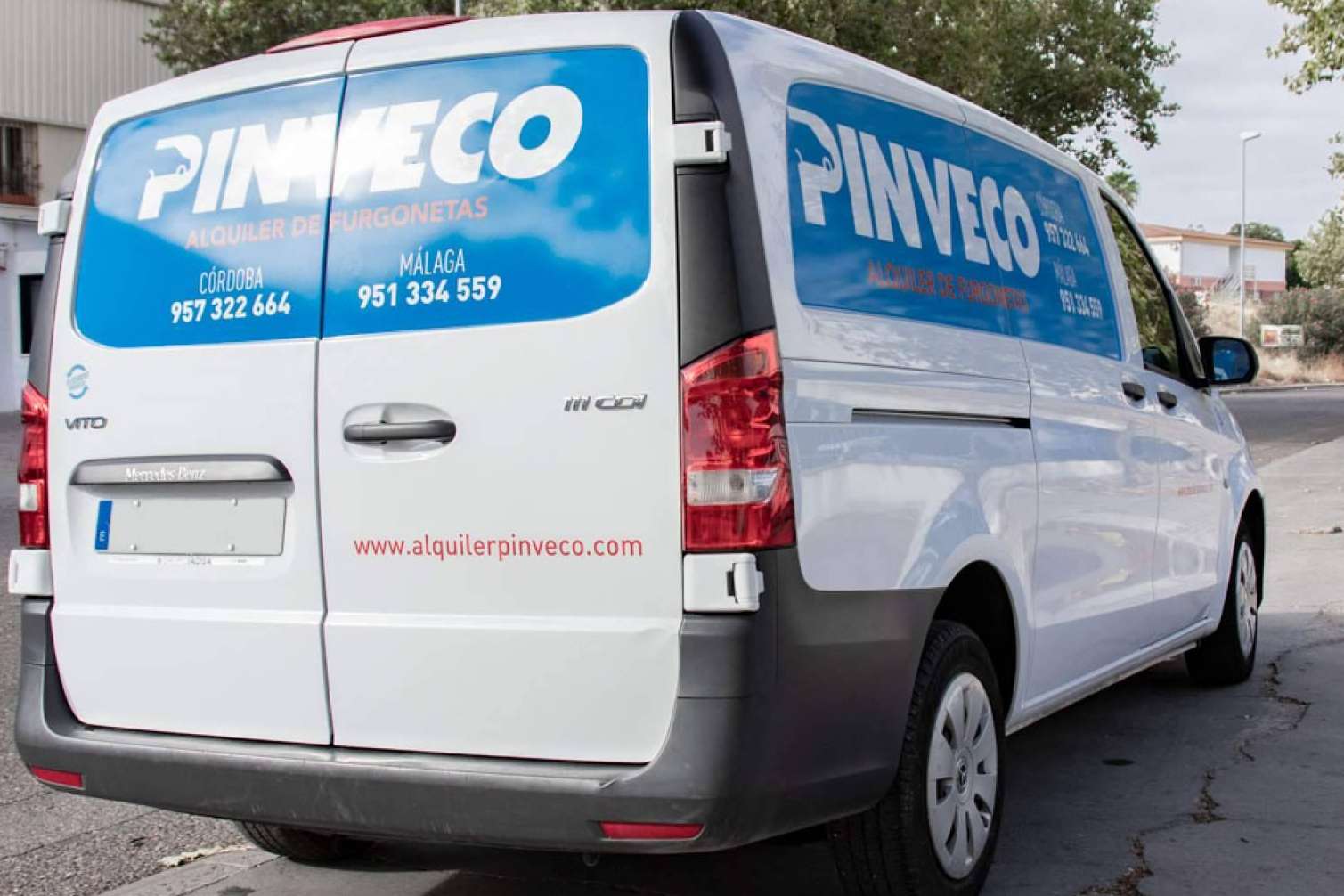 Alquilar furgonetas para profesionales en Andalucía, con Pinveco