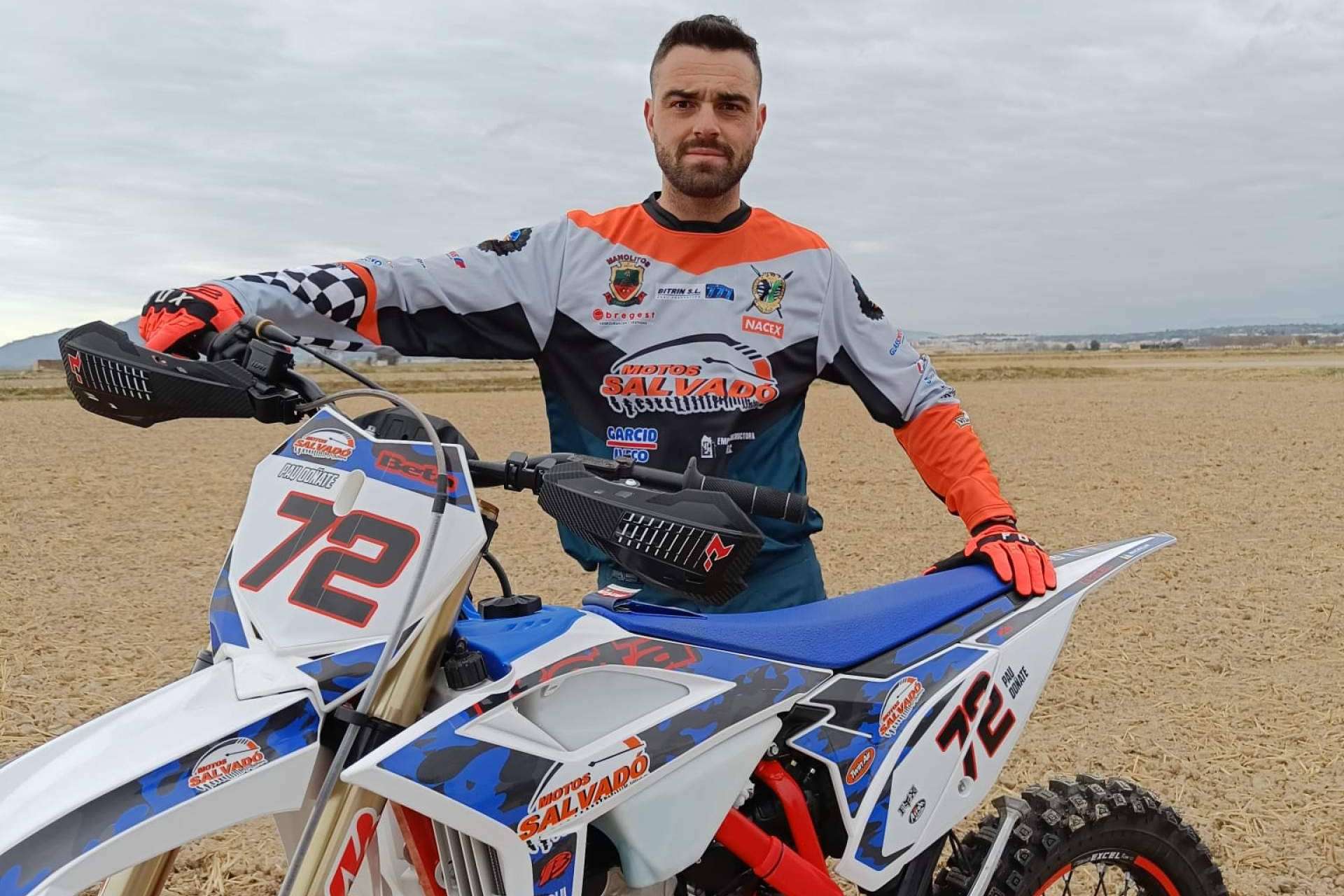 Plásticos y adhesivos para motos offroad, de la mano de ADHESIVOSEMBARRADOS