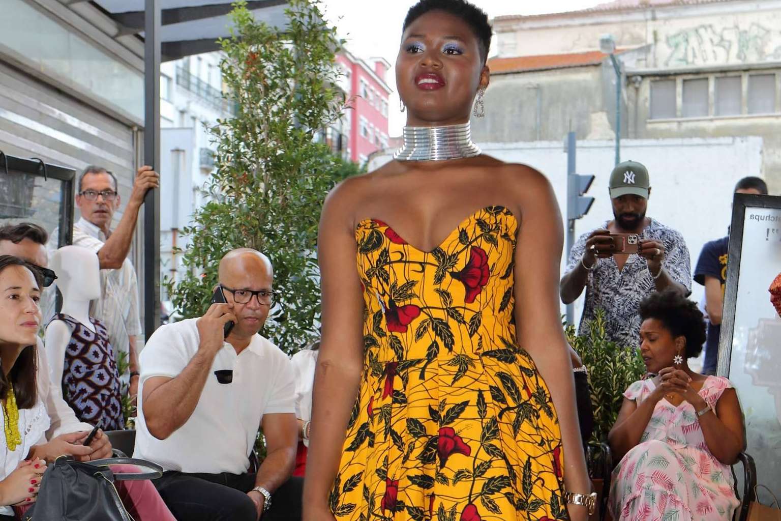 QUEENTITÍNE, la firma de moda africana solidaria e inclusiva con tallas desde S a XXL