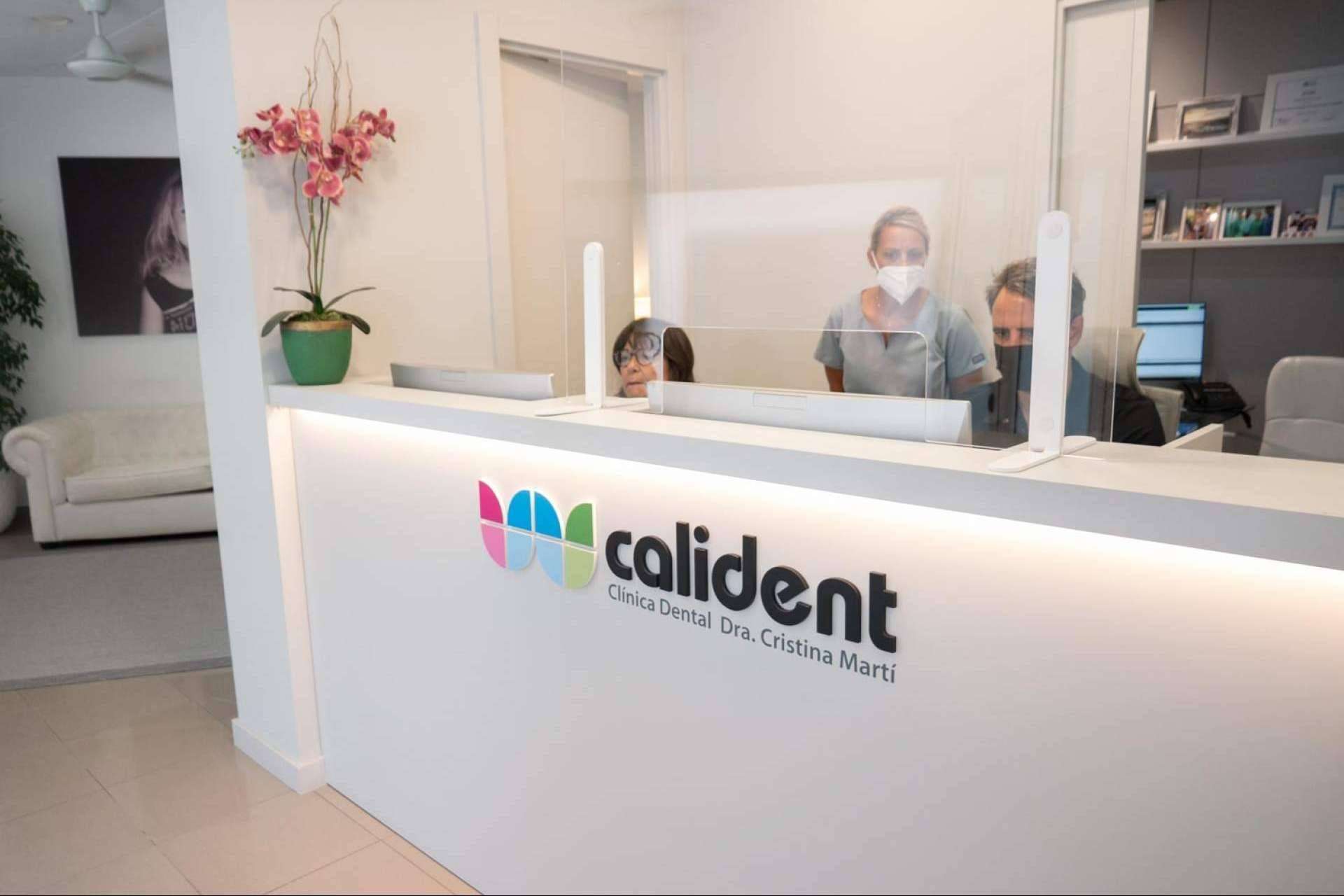 Conseguir una sonrisa sana y bonita con los implantes dentales de Calident en Sitges Barcelona