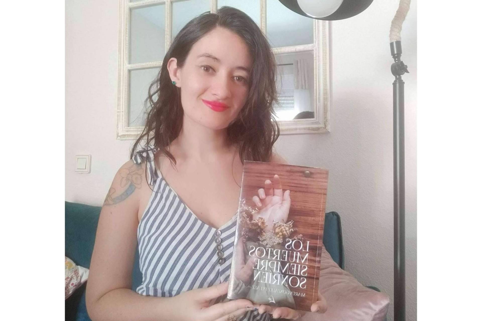 Los muertos siempre sonríen, novela para aquellos que creen que no les gusta la historia