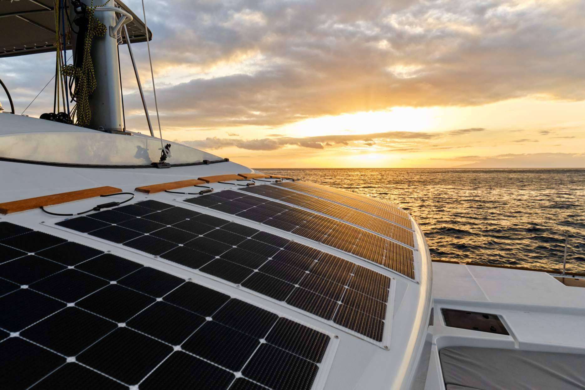 Instalar paneles solares que soportan un amplio rango de temperaturas y tienen una alta resistencia temporal