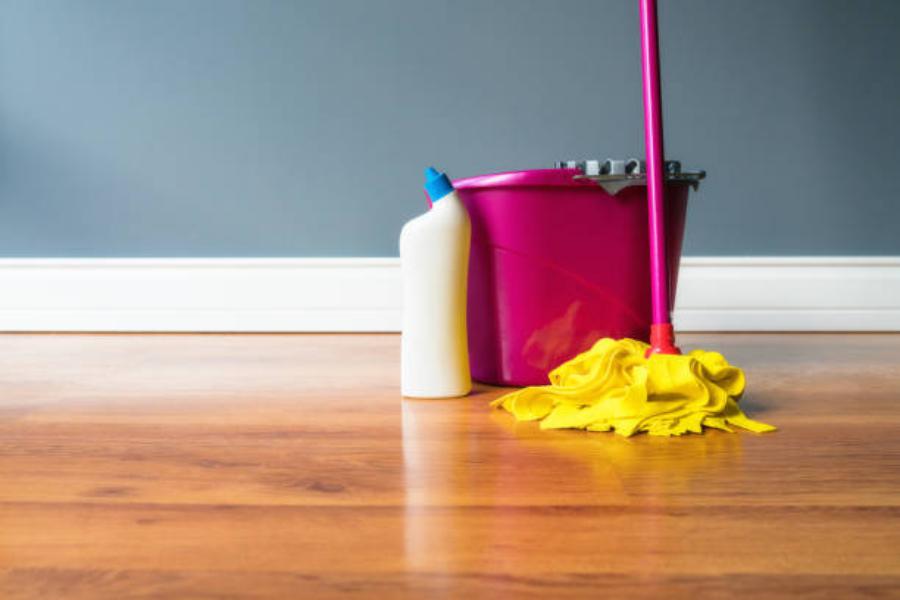 El truco para que tu parquet quede reluciente y sin arañazos