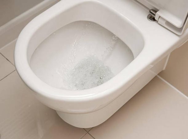 Evita el mal olor de la taza del váter con este sencillo truco 31 Merca2.es Bicarbonato de sodio con zumo de limón