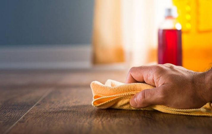 Utiliza amoniaco para el parquet