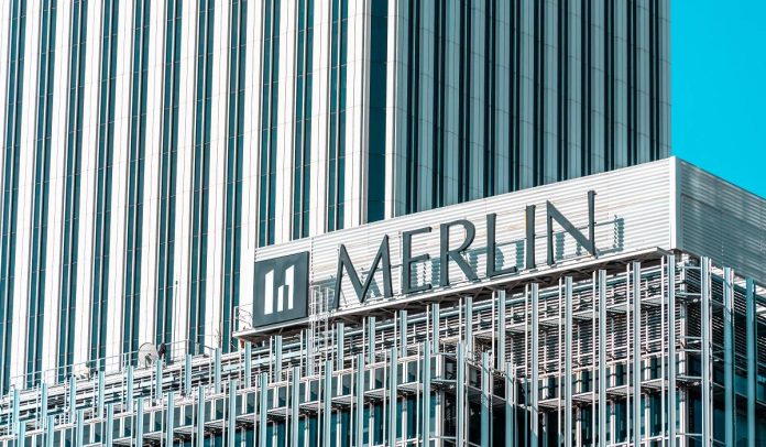 Merlin cae en Bolsa tras presentar unos resultados en línea con las previsiones