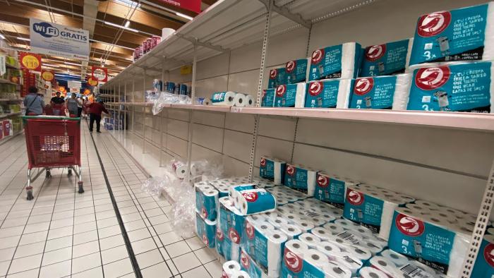 ¿Hacia otra crisis del papel higiénico? Alerta en Europa por el alza de precios de la celulosa