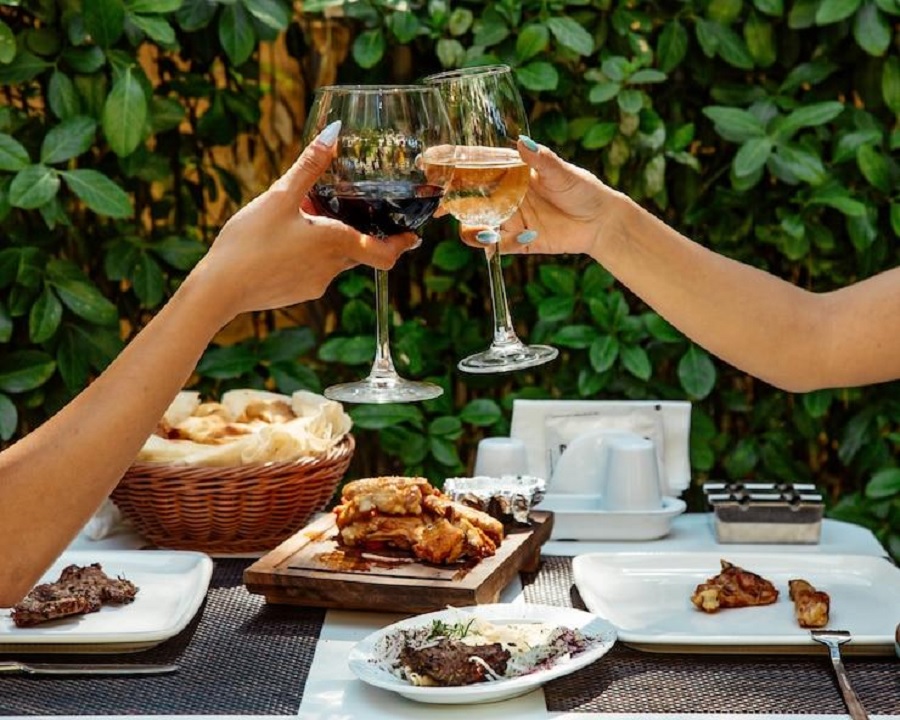 ¿Qué vinos son los ideales para sorprender en una cita?