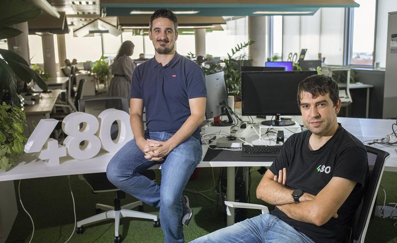 Cuatroochenta pierde 675.000 euros hasta junio, pero dispara un 31% sus ingresos