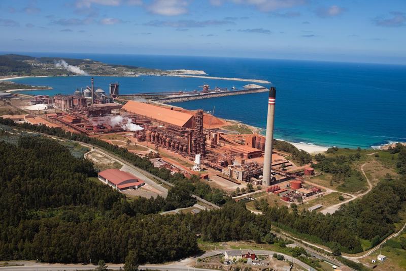 Endesa y Alcoa cierran un acuerdo de suministro de energía a precio «estable» entre 2024 y 2034