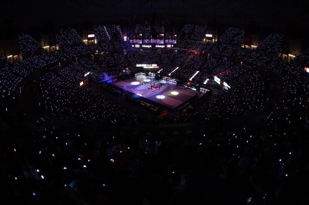 El Cazoo Baskonia debuta con victoria esta temporada y con un espectáculo al estilo ‘Superbowl’ en un Buesa Arena a rebosar