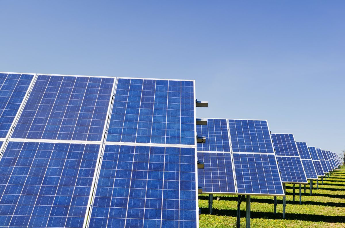 Empresas y administraciones publicas colaboran para aumentar la autonomía energética nacional, con la solar como protagonista