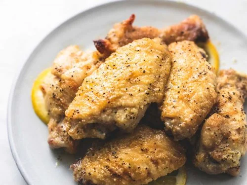 Alitas de pollo al limón: el truco para que queden crujientes 