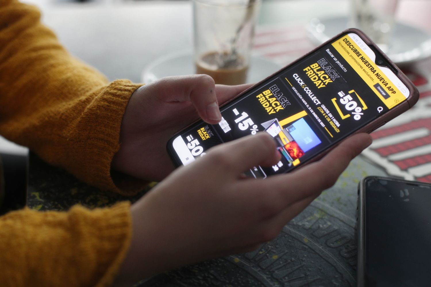 Movistar, Orange y Vodafone se lanzan a la carrera de las ofertas Black Friday