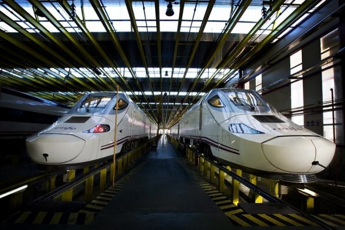 Al contrario que IAG, Renfe no pierde cuota pese a aumentar la competencia