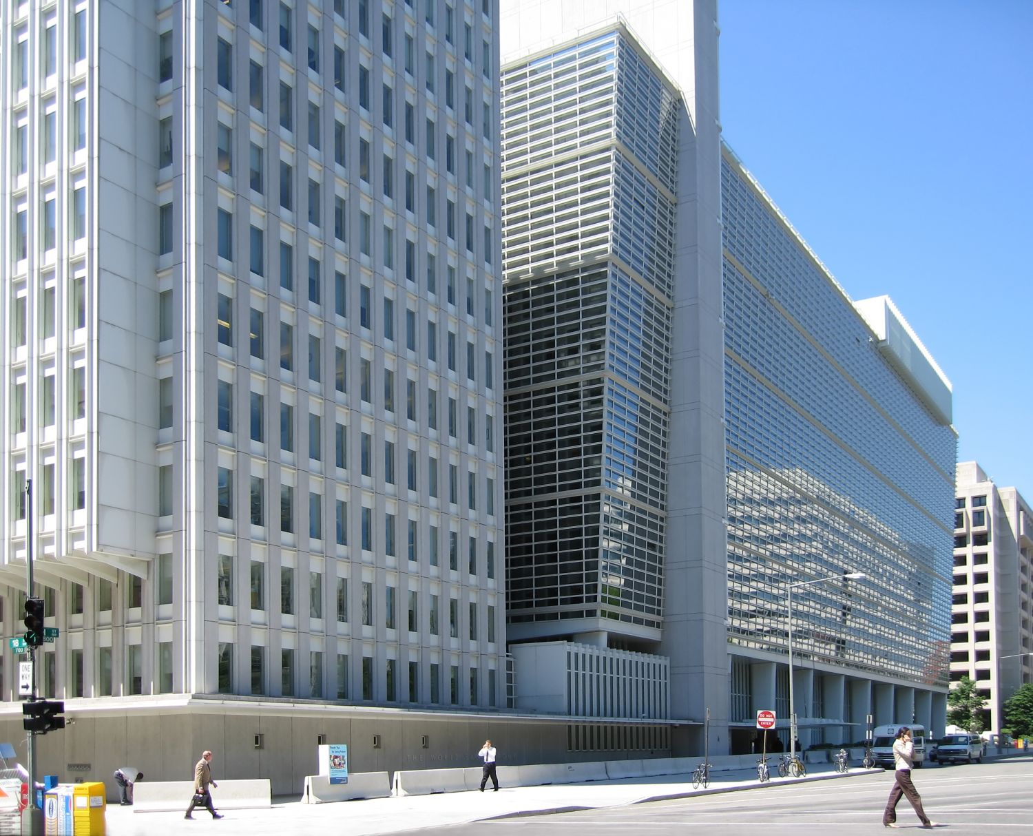 España contribuye con 48 millones al fondo del Banco Mundial para mantener servicios esenciales en Ucrania