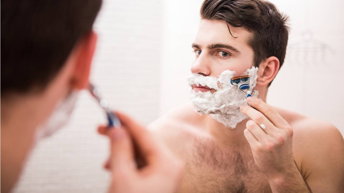 Trucos para afeitarse y que no te salgan granos en la barba