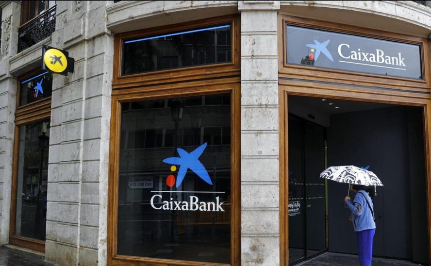 CaixaBank amplía el servicio de caja para los mayores de 65 años