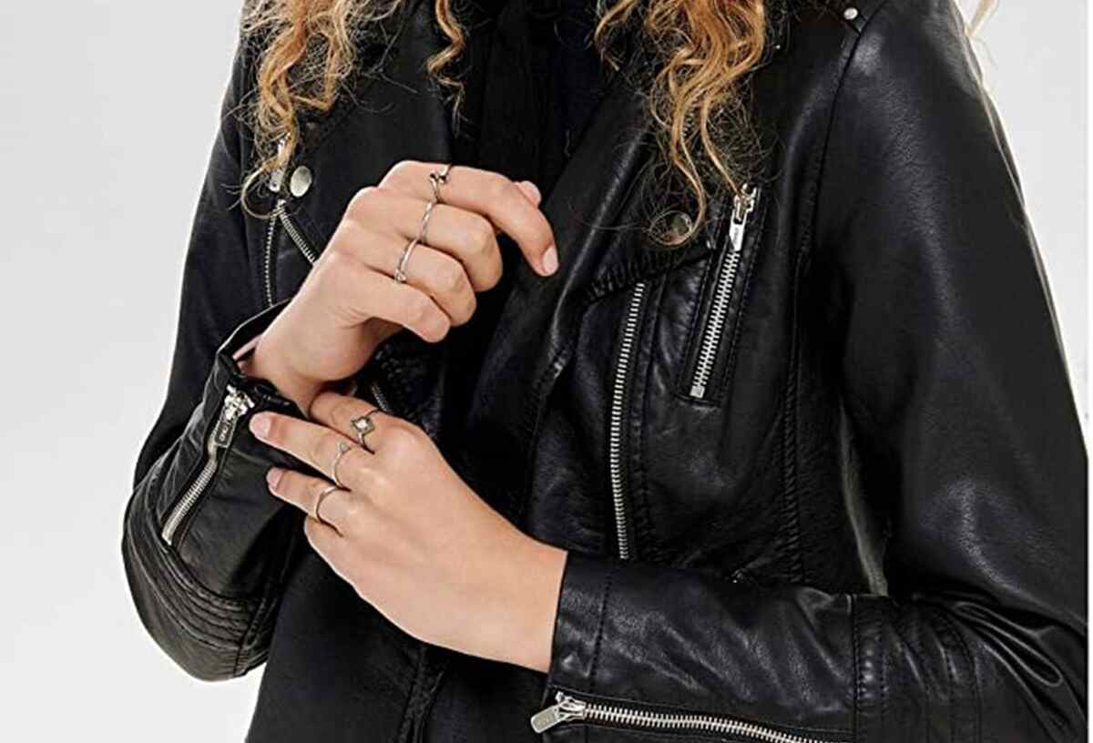 La chaqueta de cuero de Only por 36,98€ en Amazon para crearte el look ‘motomami’