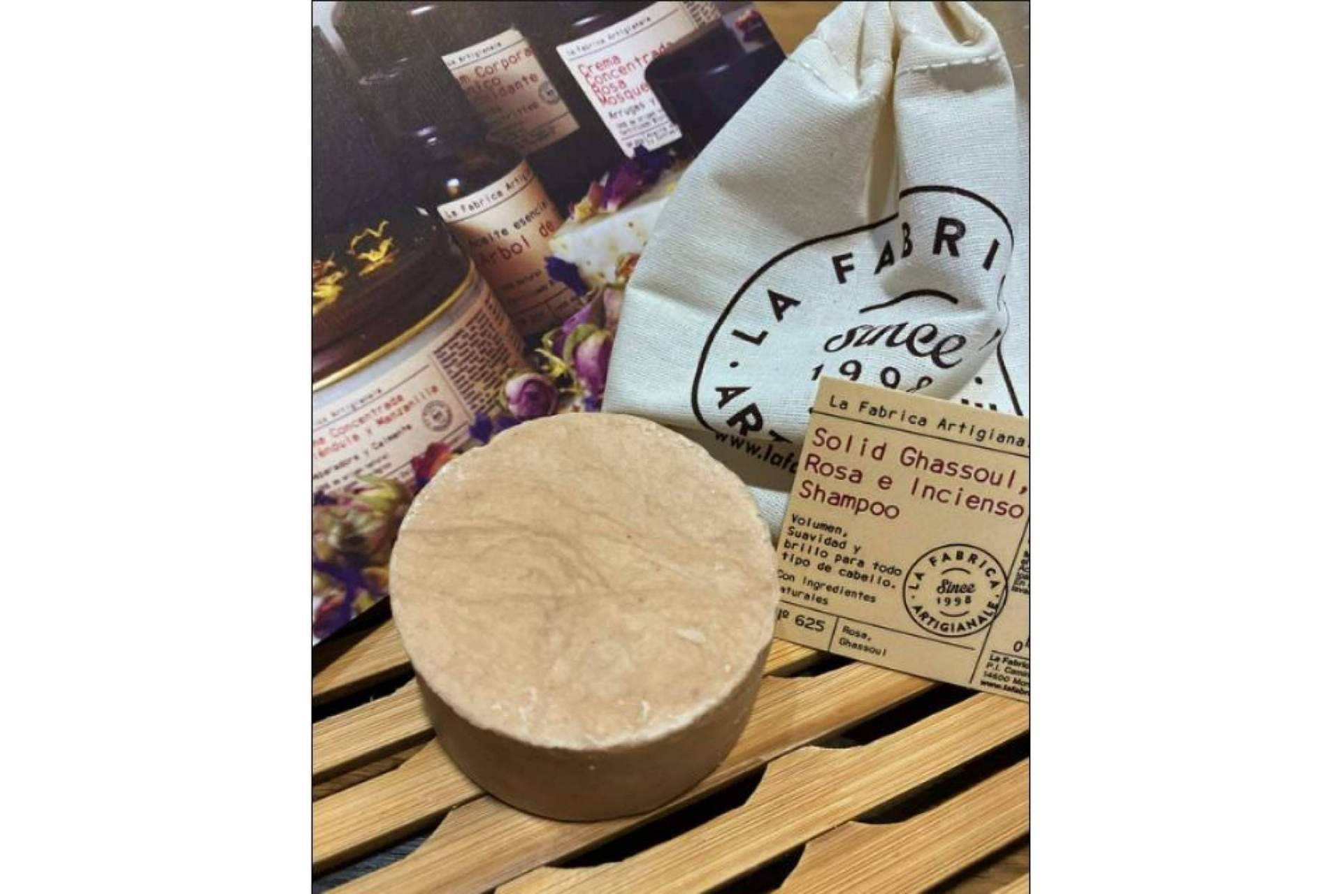 La Fabrica Artigianale Since 1998 pone en venta el champú sólido Solid Ghassoul Rosa Incienso Shampoo