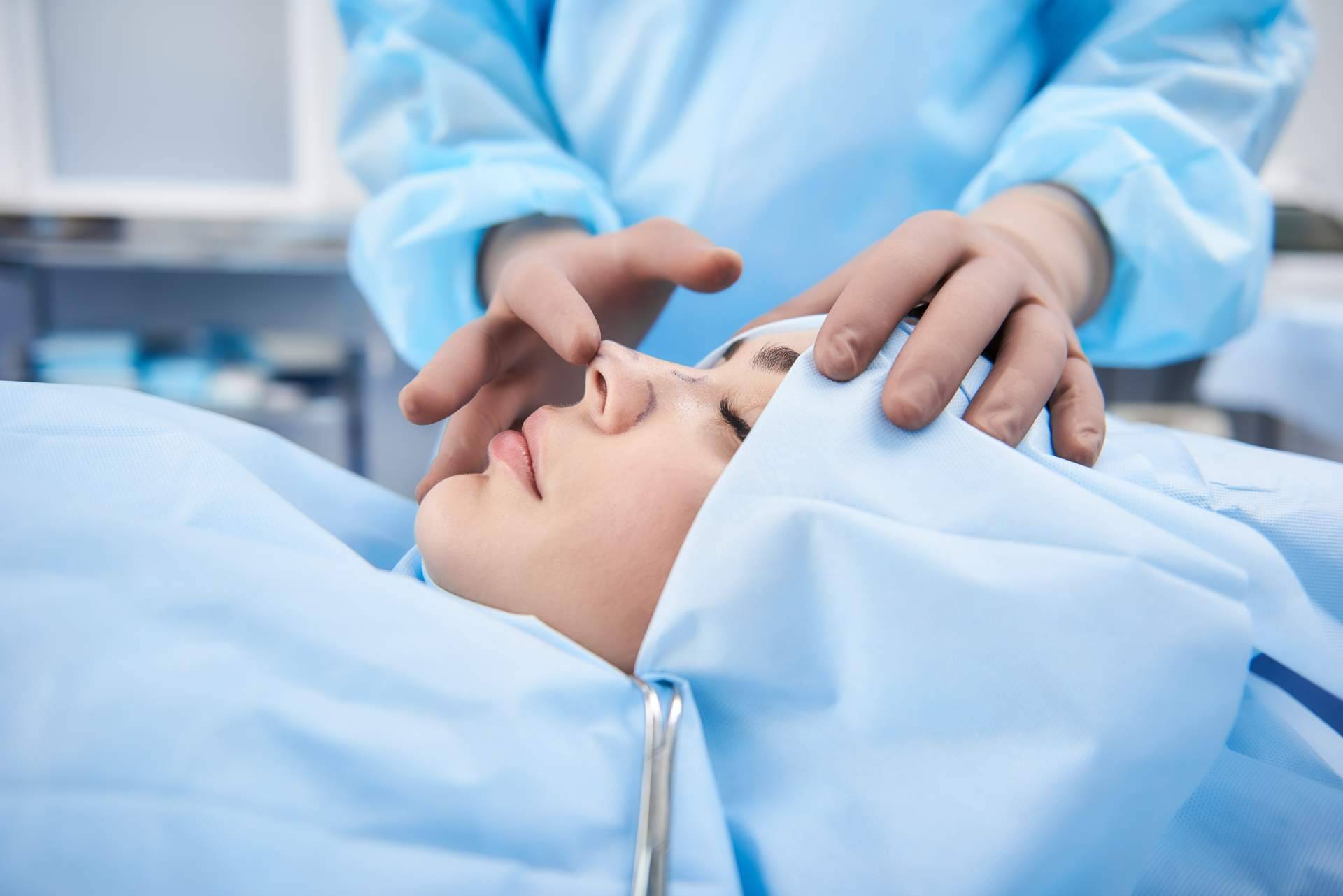 Dr. Jorge Planas explica los beneficios de la rinoplastia ultrasónica