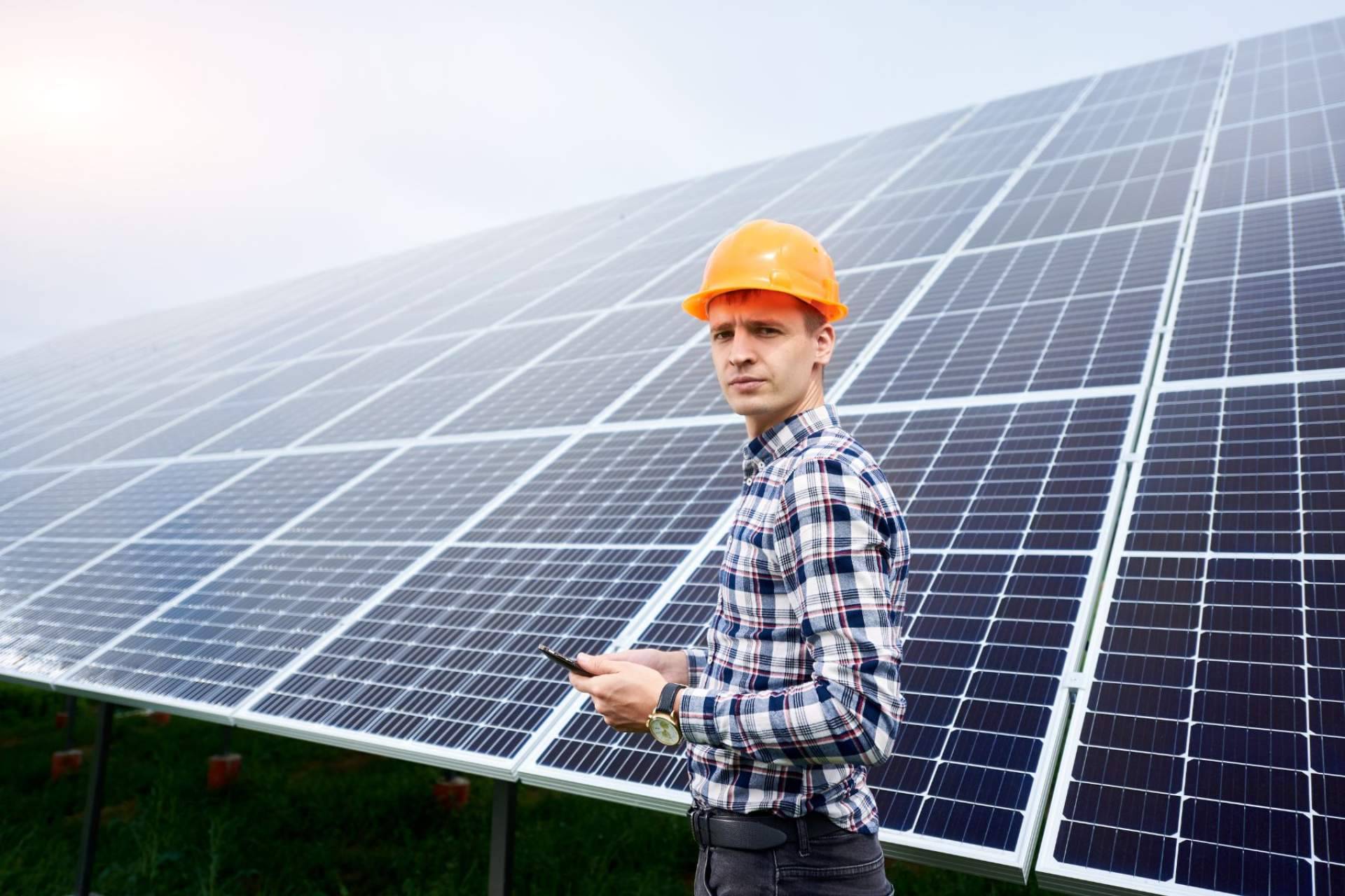 Ventajas de instalar placas solares en naves industriales, por Sud Renovables