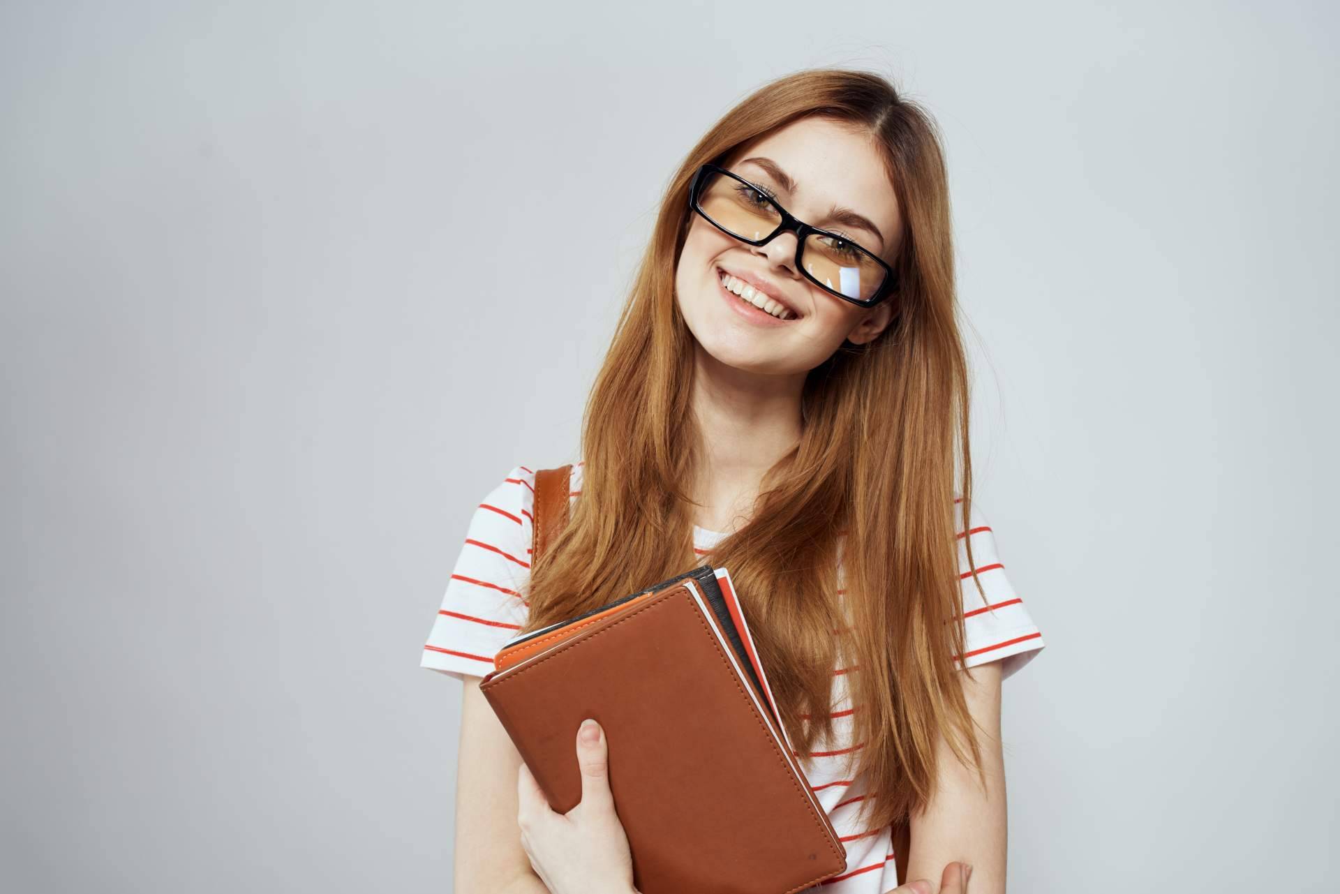 ¿Cómo acceder a ayudas y becas para estudiar un Ciclo de Grado Medio o Grado Superior? EEP iGroup