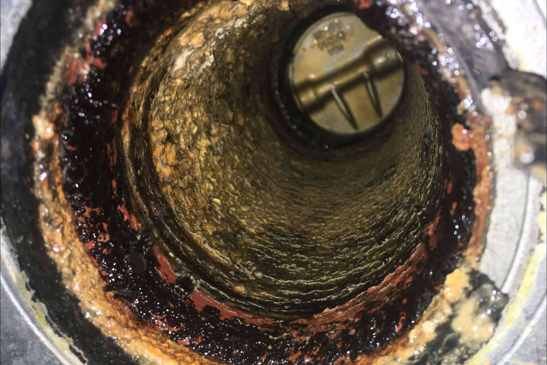 Rey Tuberías, expertos en desatoros en Málaga, ofrecen el servicio de descalcificación de tuberías de agua caliente