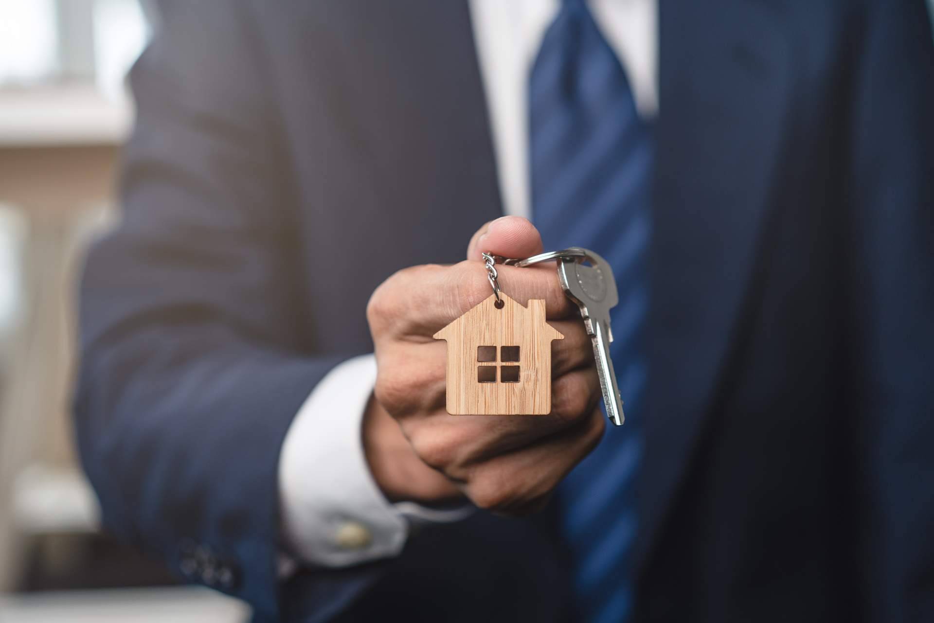 ¿Qué es necesario para ser agente inmobiliario?, por la firma La Casa Agency El Clot