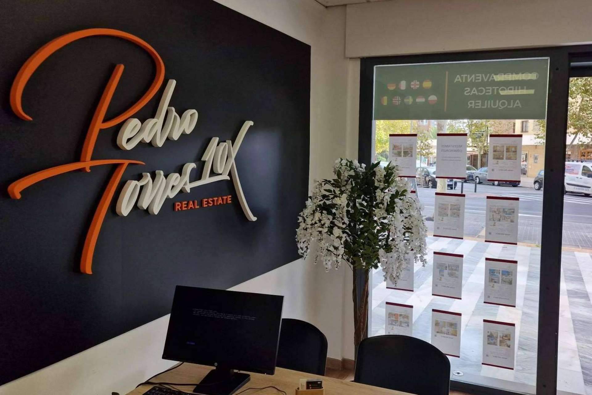 La inmobiliaria con nueva oficina que ofrece un servicio cercano al cliente, Pedro Torres 10x