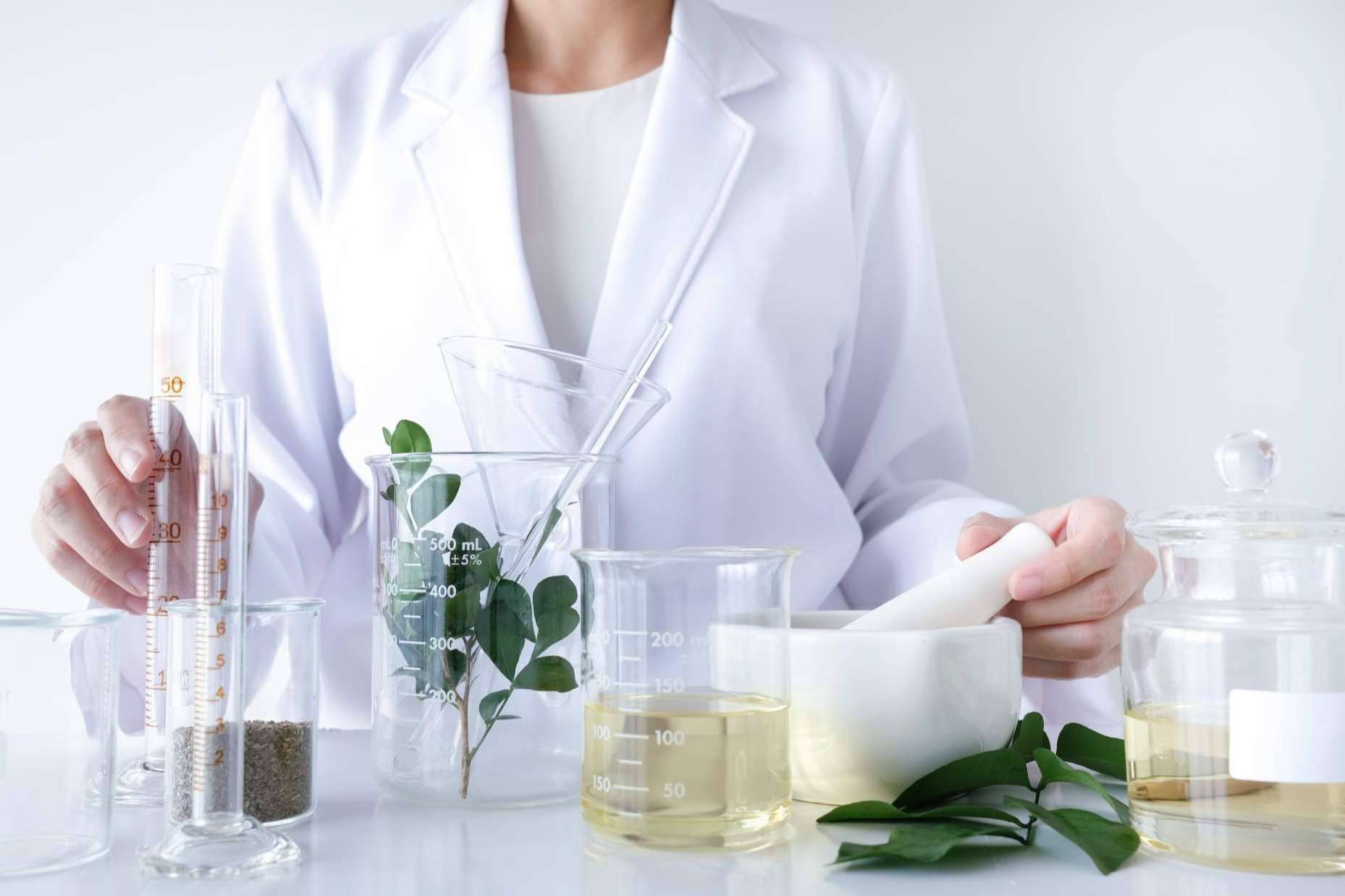 Los nuevos lanzamientos de DHYVANA, Veggie Botox y Clear Skin Azelaic, son lo último en cosmética eco