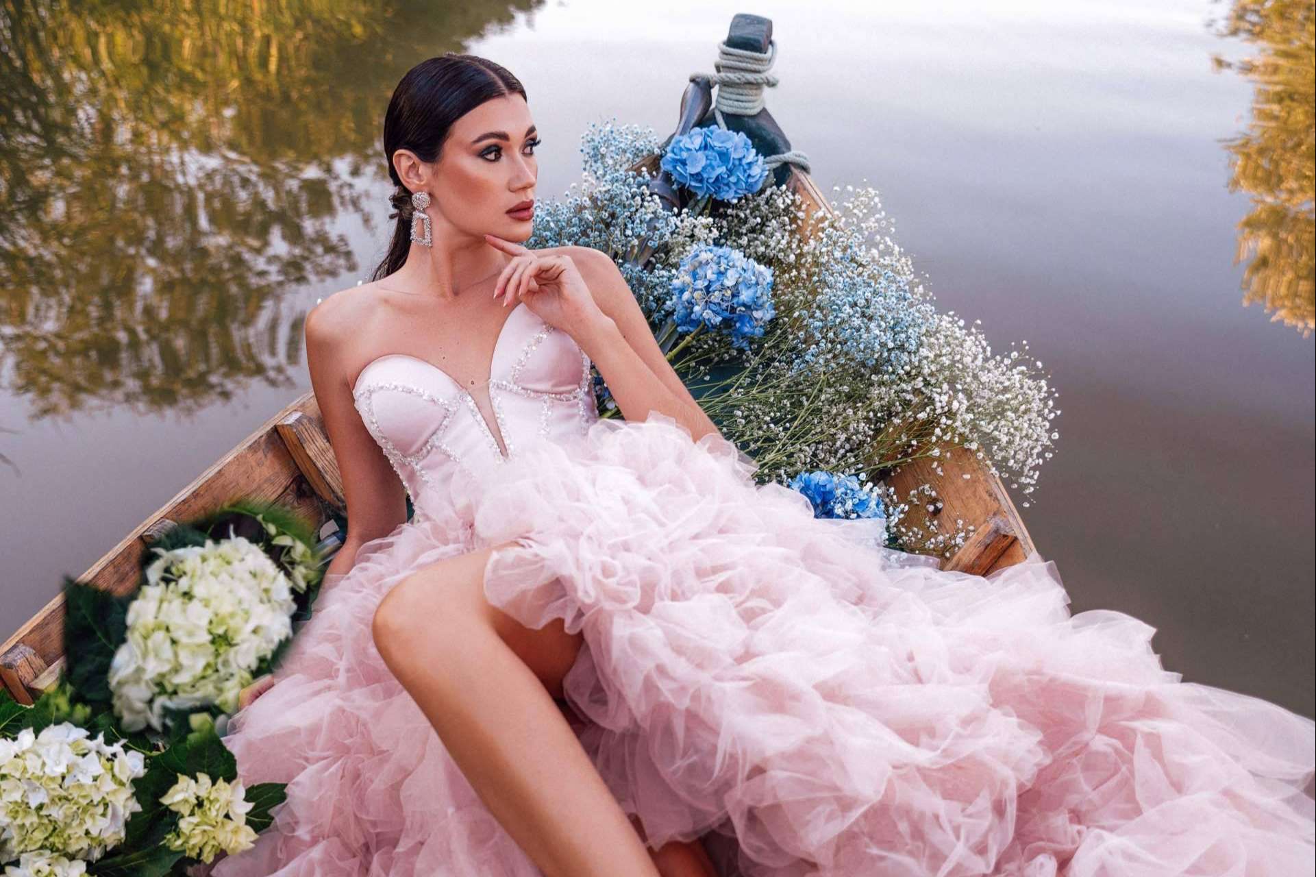 Lazita Couture, una marca de vestidos creada por una diseñadora de moda influenciada por los viajes y el amor