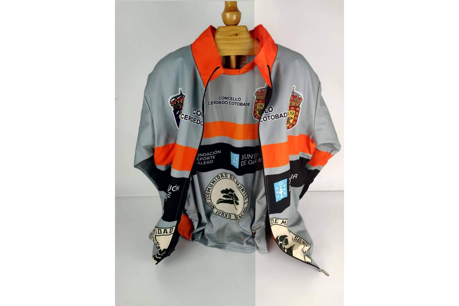 ADHESIVOSEMBARRADOS permite crear una imagen exclusiva con equipación de enduro y motocross personalizada