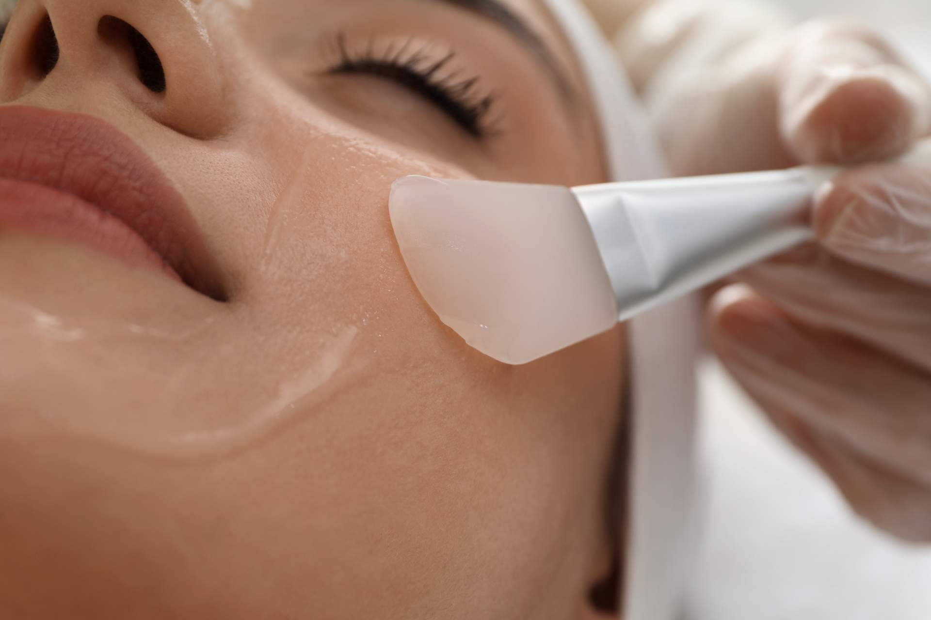 Peeling químico para una piel saludable y luminosa, en Espacio Hebe