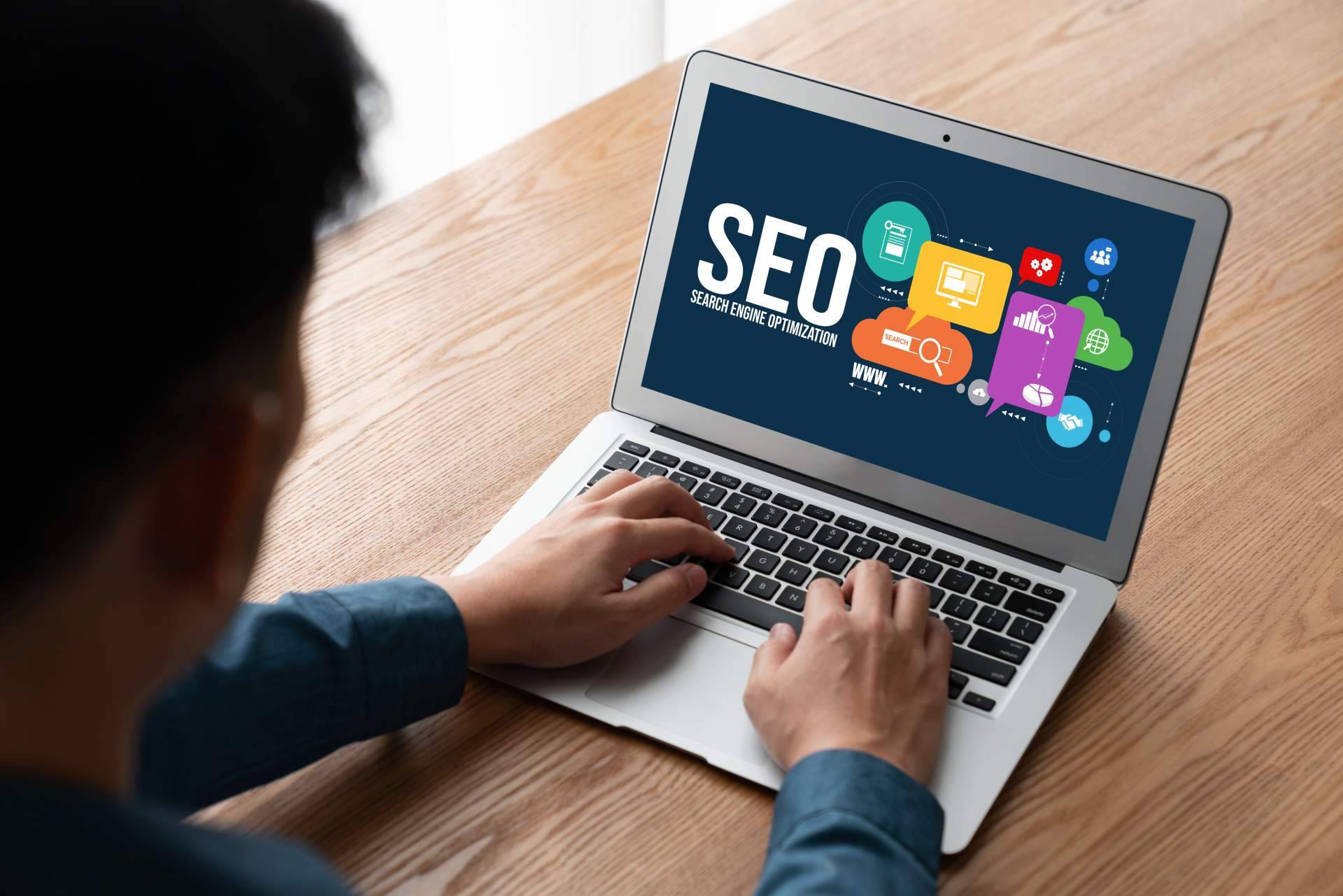 La agencia SEO Guellcom ofrece servicios que logran posicionar una empresa de maquinaria de limpieza local en las primeras posiciones del buscador