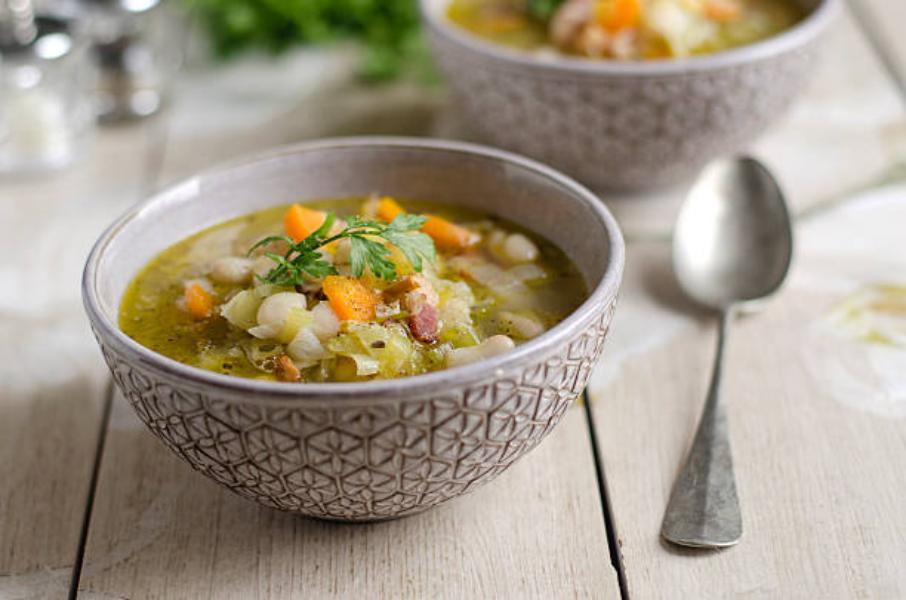 Alubias blancas con verduras: la mejor receta de chef para los días fríos
