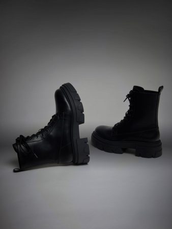 El botín contraste de Lefties para pisar como una modelo este otoño 12 Merca2.es lefties 2 Merca2.es