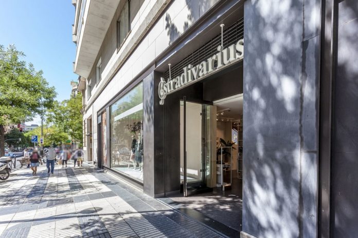 Tienda de Stradivarius en venta por JLL