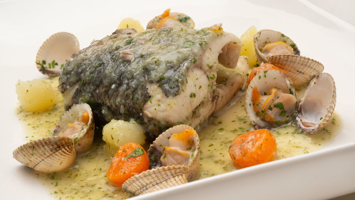 Lubina en salsa verde: la receta más sana y deliciosa con la que parecerás un chef
