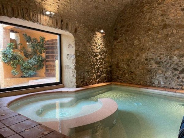 Casas rurales con piscina: Can Llobet (Capmany, Girona)