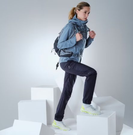 El abrigo de Decathlon que te podrías llevar al polo norte a un precio increíble 62 Merca2.es Chaqueta impermeable ultraligera de Decathlon