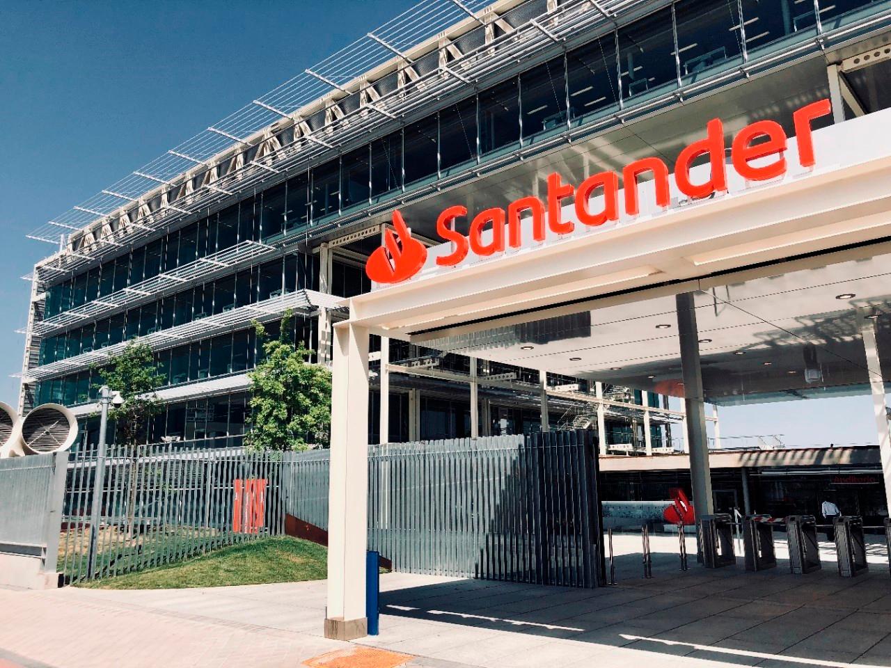 Banco Santander sube 100 euros la apuesta de Abanca para captar nóminas