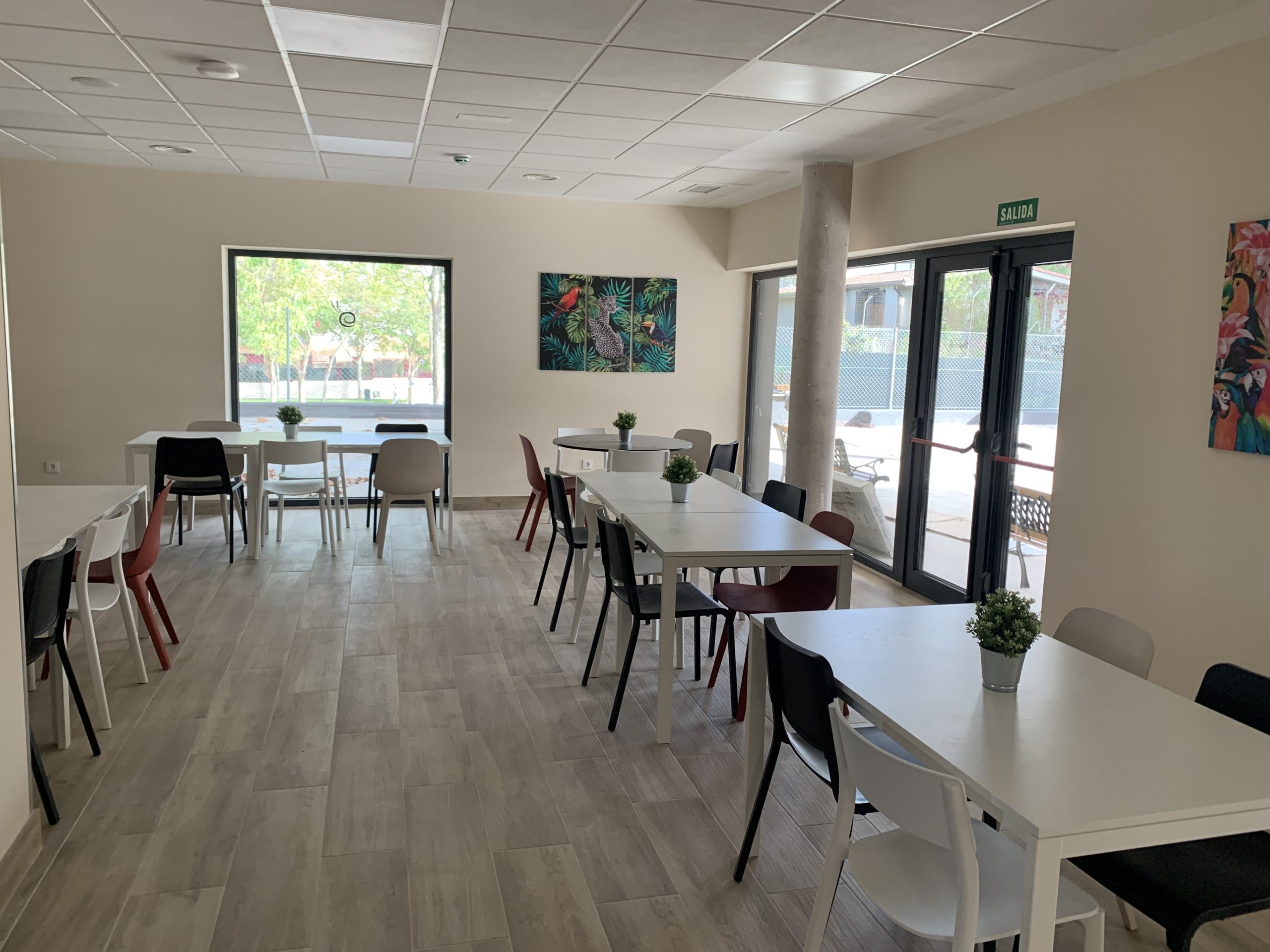 Círvite inaugura la primera reshogar con certificado Passivhaus para personas con discapacidad intelectual 30 Merca2.es comerdor reshogar scaled Merca2.es