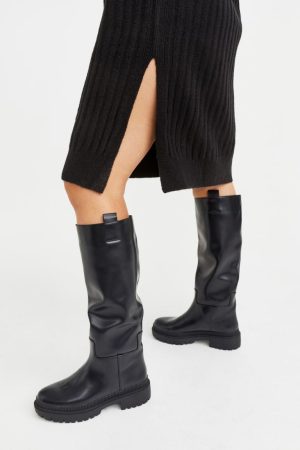 Estas botas de H&M cuestan 34,99 euros y sirven para todo 2 Merca2.es hym 2 1 Merca2.es