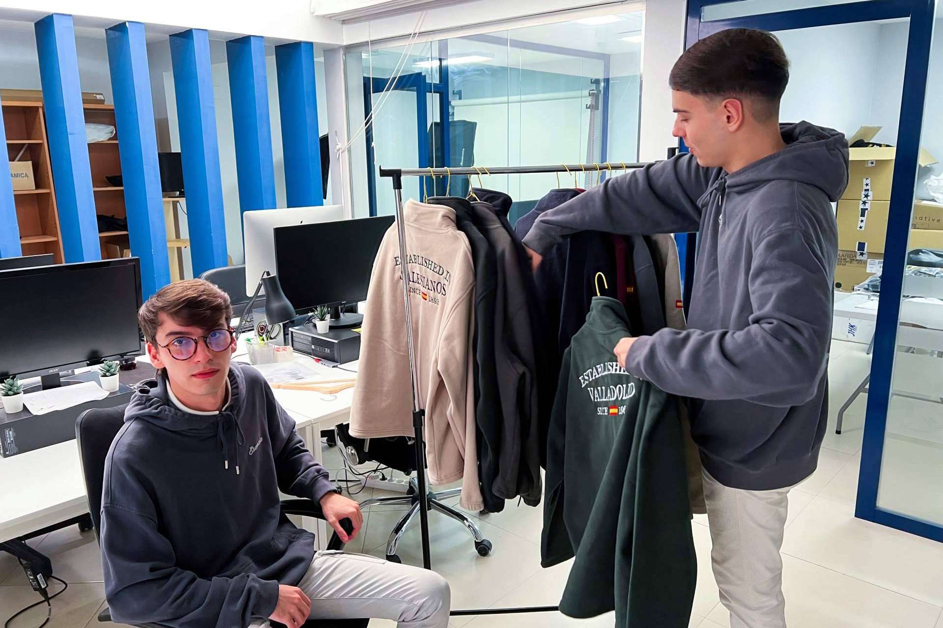 Esenzia, moda joven creada por jóvenes emprendedores