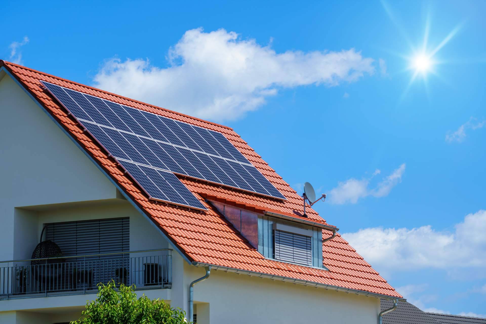 Solarinstala y las ayudas para instalar paneles solares en Castilla la Mancha