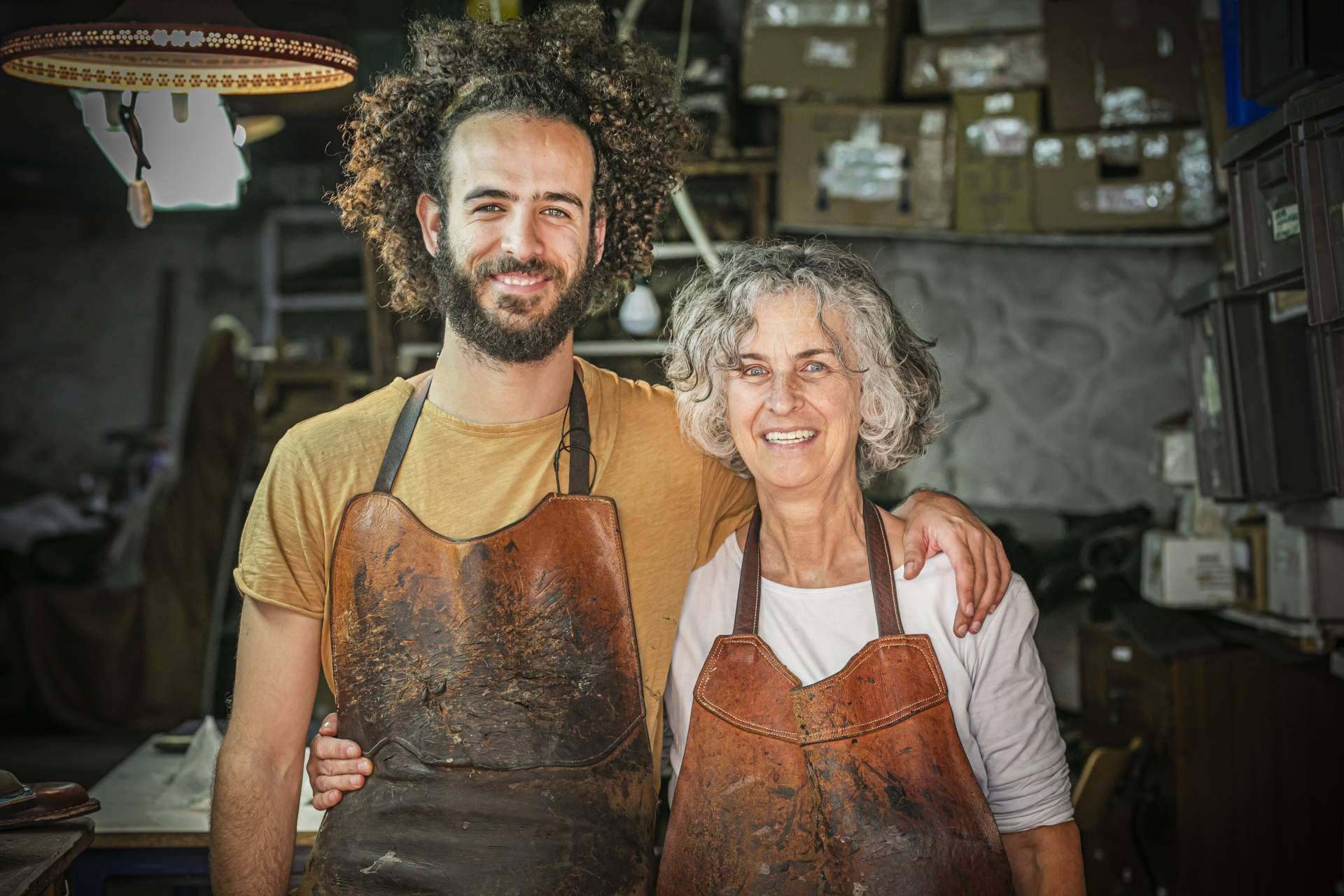 La Red Española de Desarrollo Rural y Redeia impulsan la primera alianza entre artesanos de la España rural, diseñadores y firmas de moda a favor del slow fashion